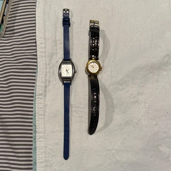 Black and blue wristwatch - Picture 1 of 4